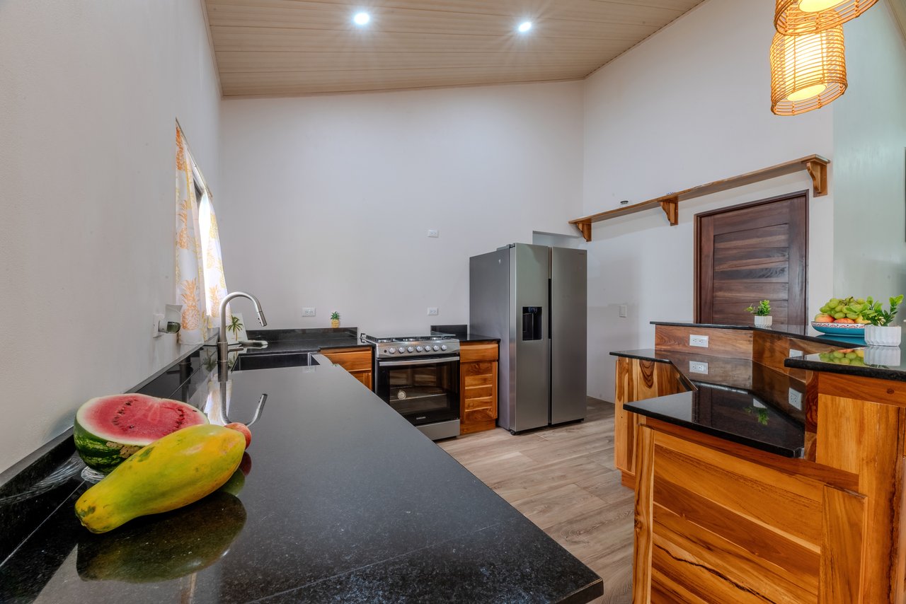 Vista de la Montaña House - Beautiful residence in the desirable Finca Los Alfaro - Quepos