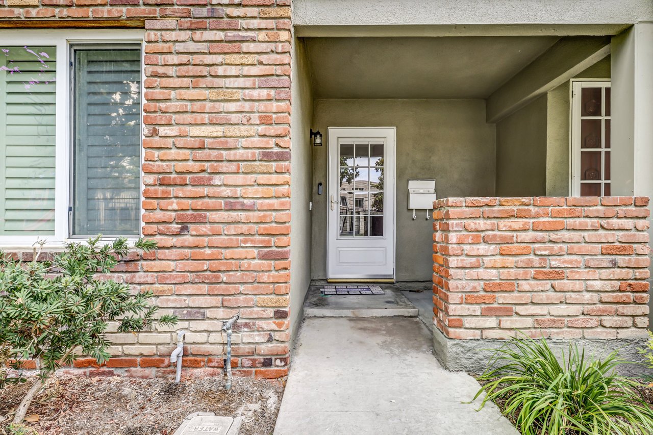 4657 Larwin Ave