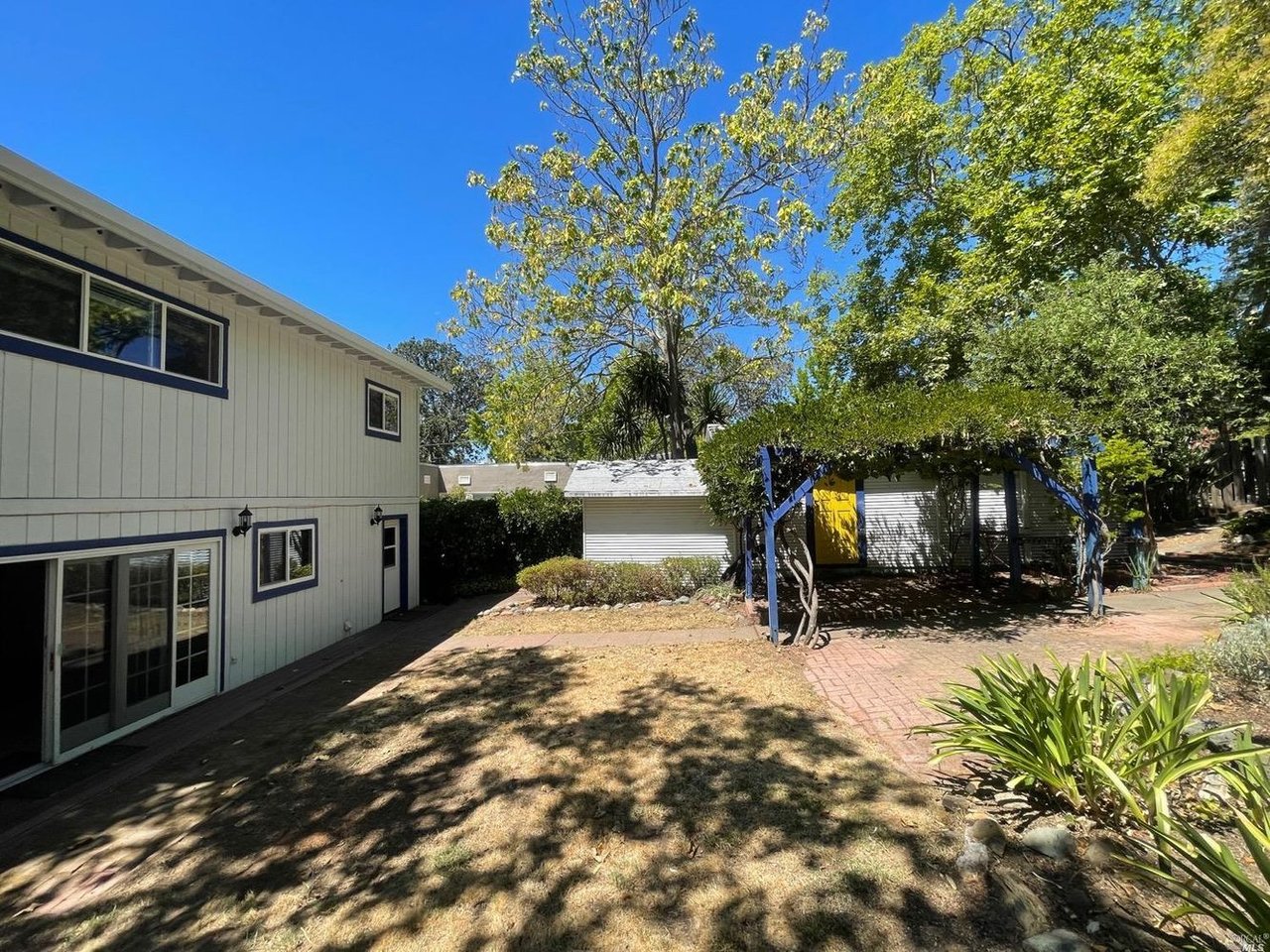 1132 Sir Francis Drake Blvd