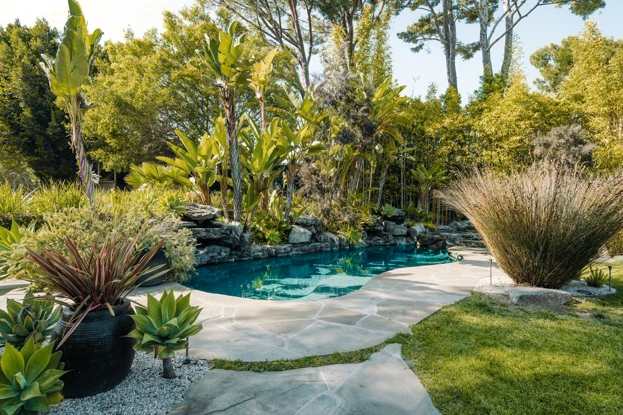 2230 Banyan Dr