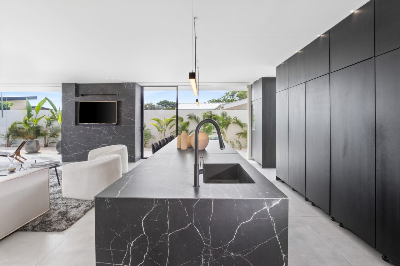 Villa Juba | Contemporary 4-Bedroom Villa with Mono Loco Beach Club Membership in Tamarindo