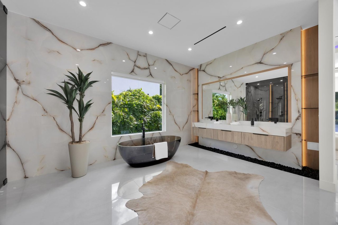 JUST LISTED: Modern Luxury Estate at 11240 SW 95th Street