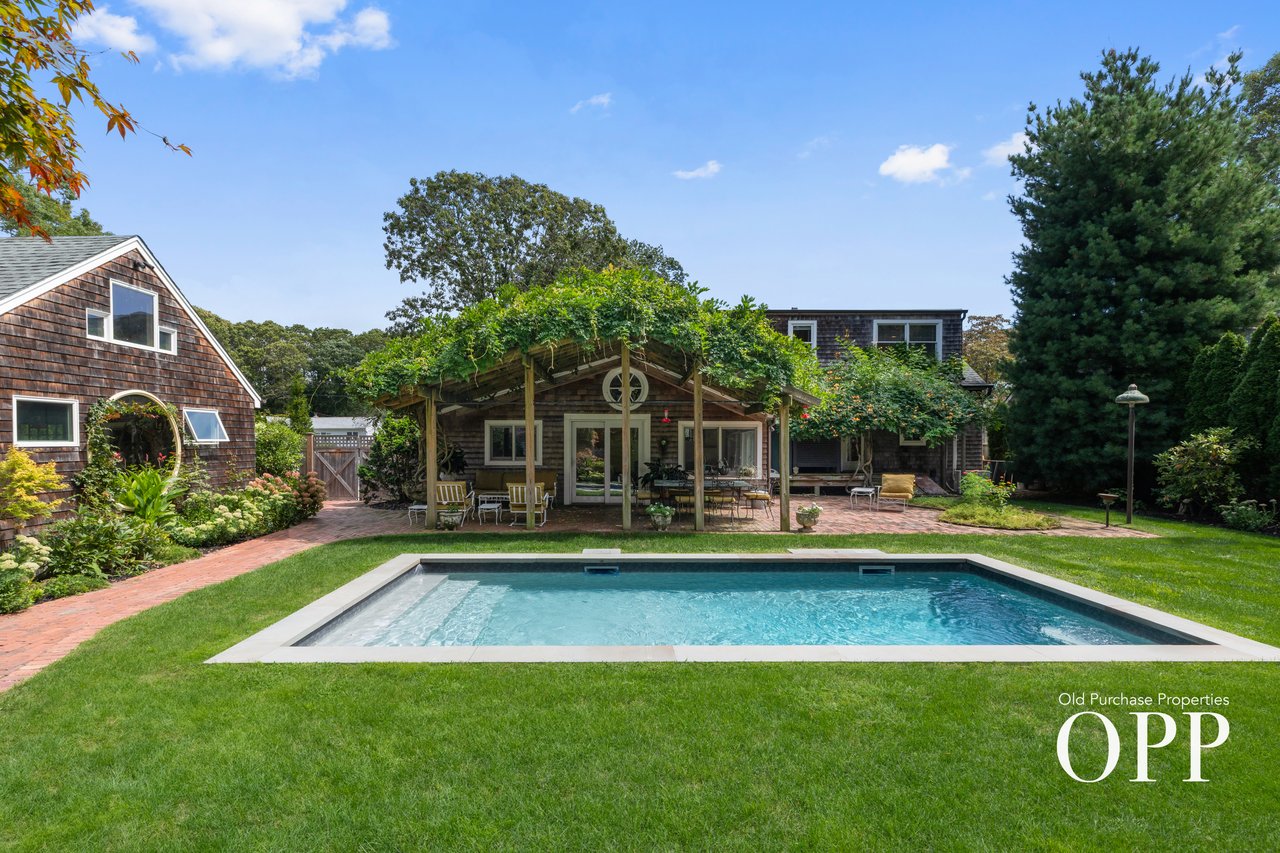 CEDAR-SHINGLED BEAUTY WITH POOL
