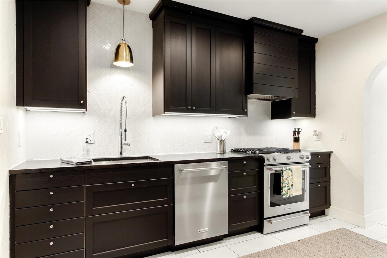 4132 Pershing