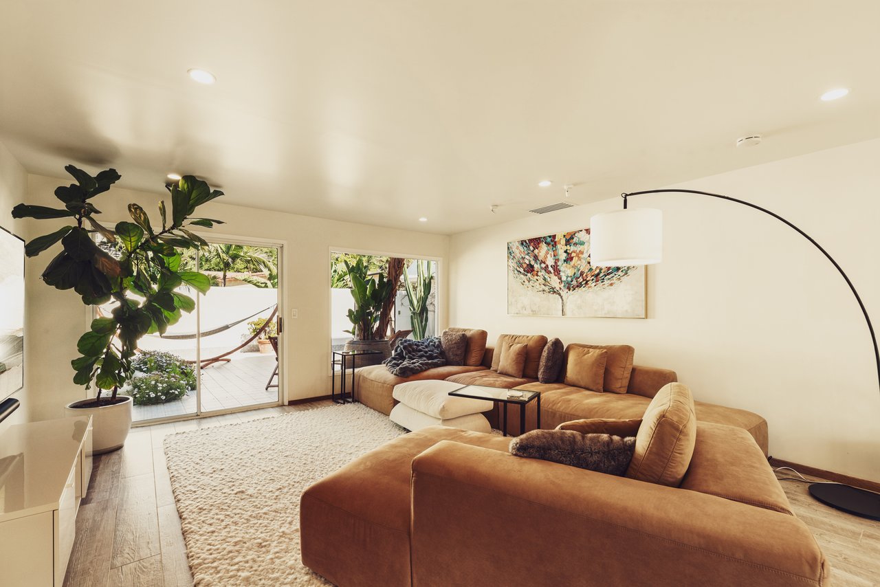 2533 La Condesa Dr, Brentwood