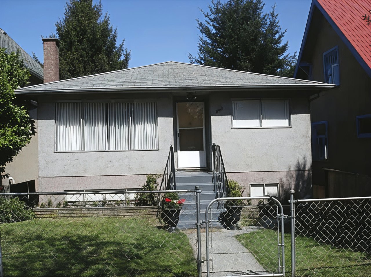 943 E 10th Ave