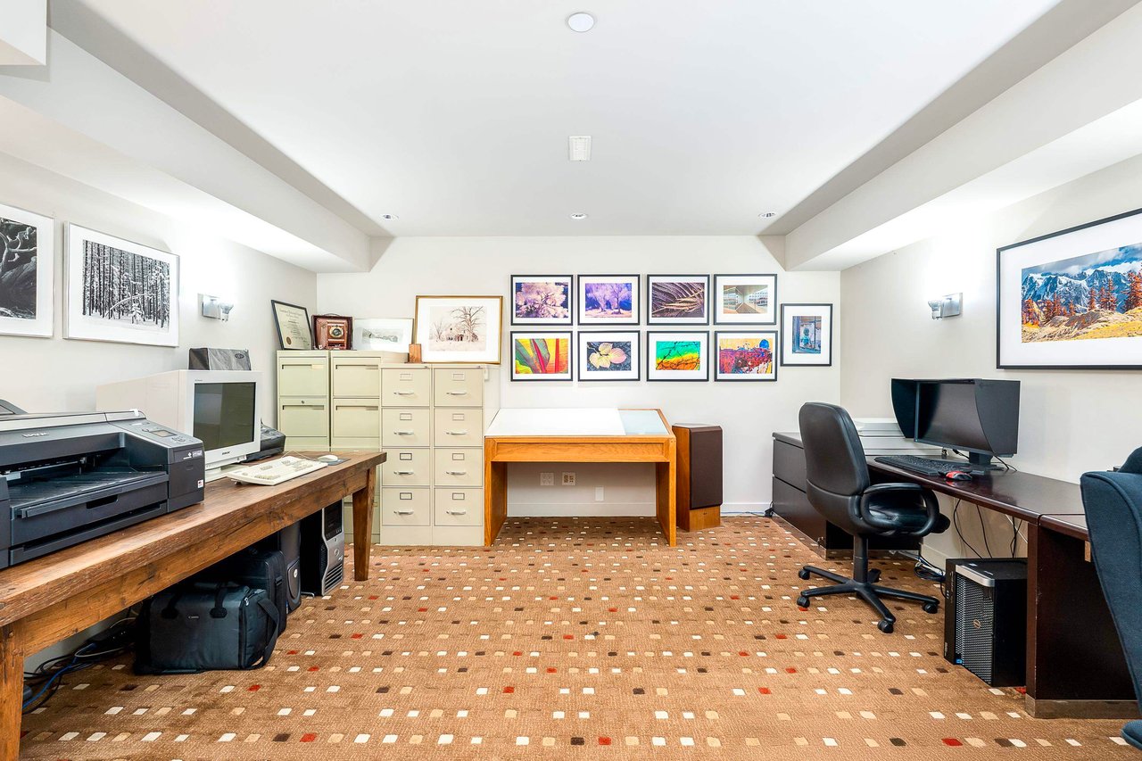 389 MOYNE DR