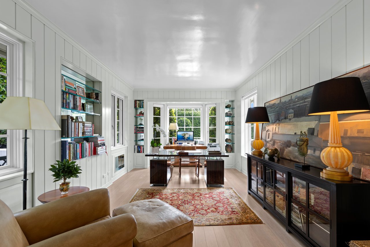 Entertainer’s Paradise in Prestigious Estate Section Enclave