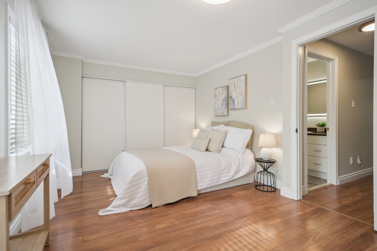 Updated Link Home on Ravine Lot