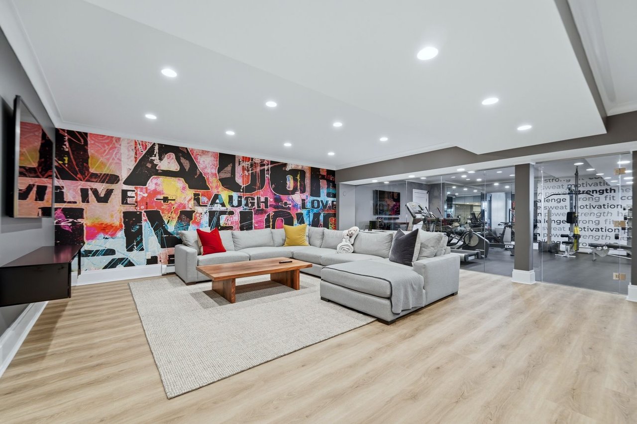 221 Churchill Rd