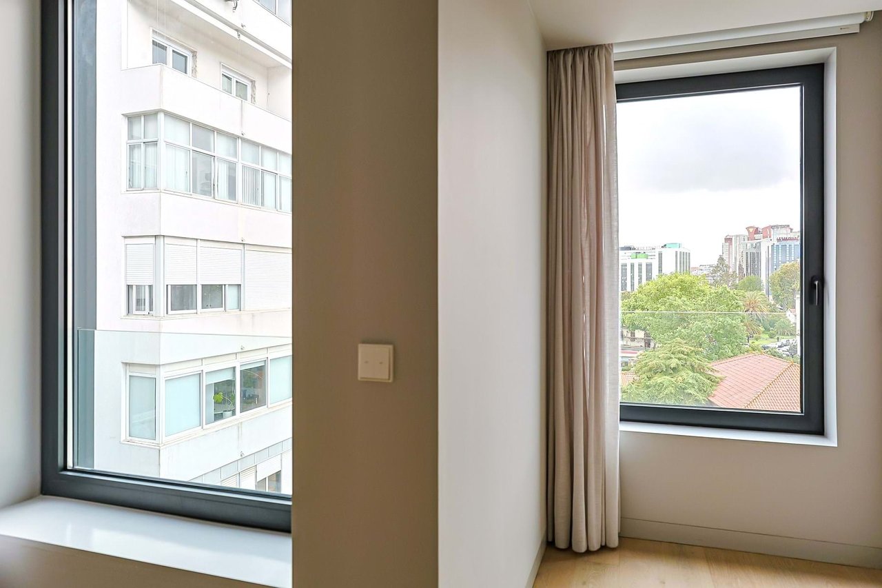 Stylish 2-Bedroom Apartment in the Heart of Lisbon with Exceptional Amenities