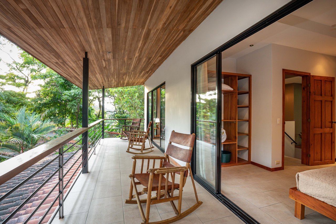 Villa Bailarin, Jungle Elegance