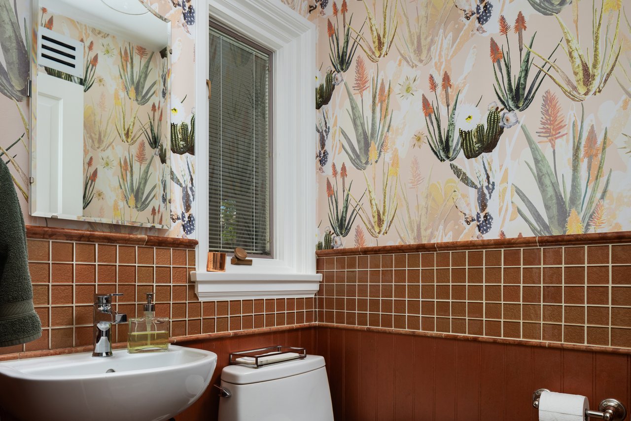 3042 N MANOR Drive E