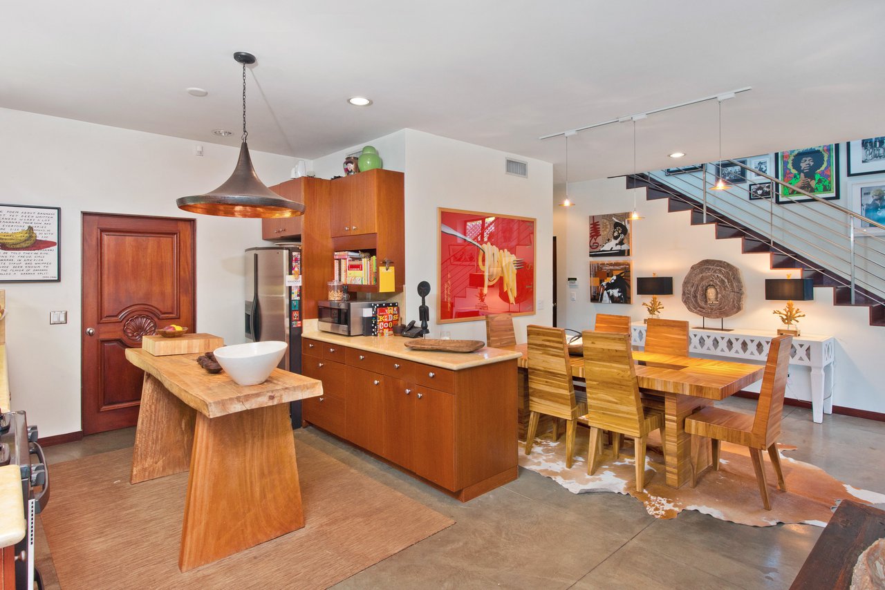 839 Superba Ave