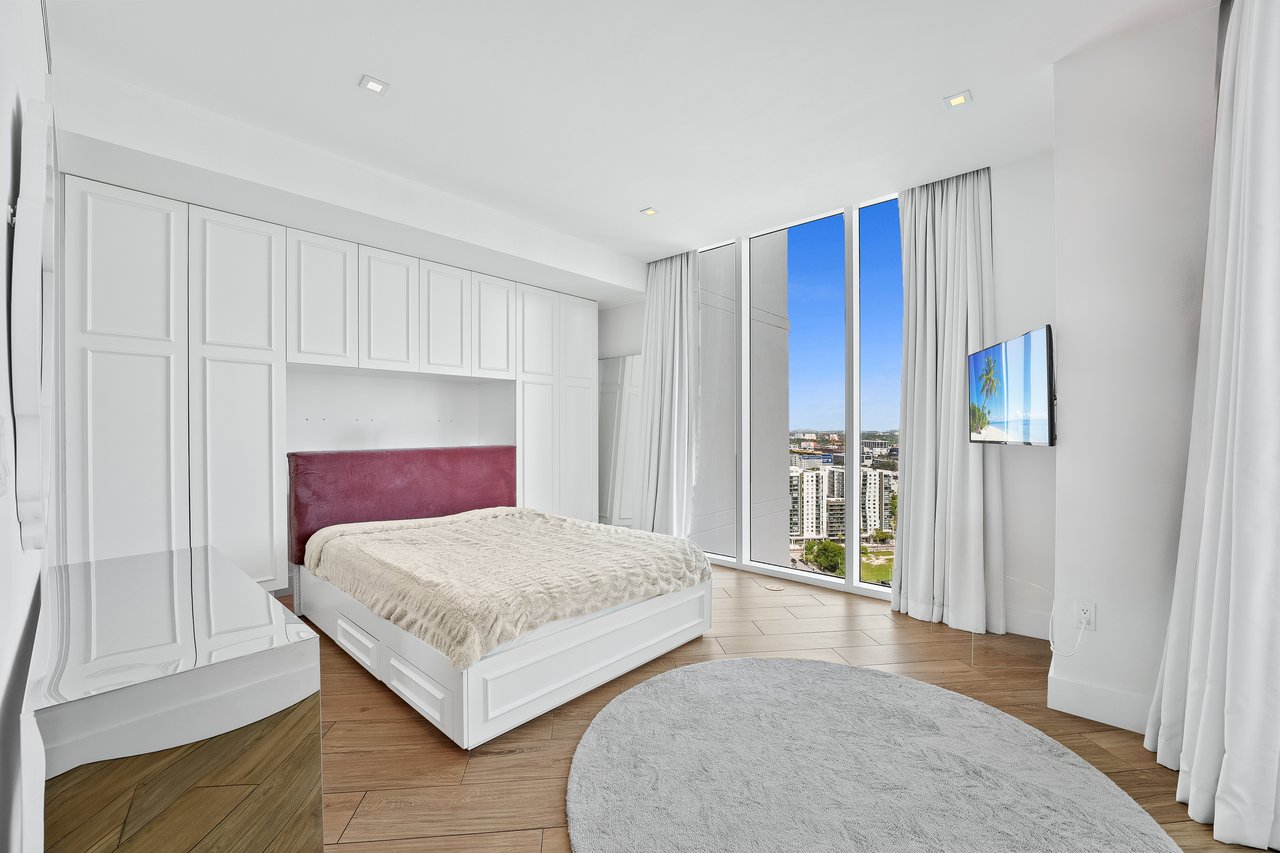 Paramount Bay 2702