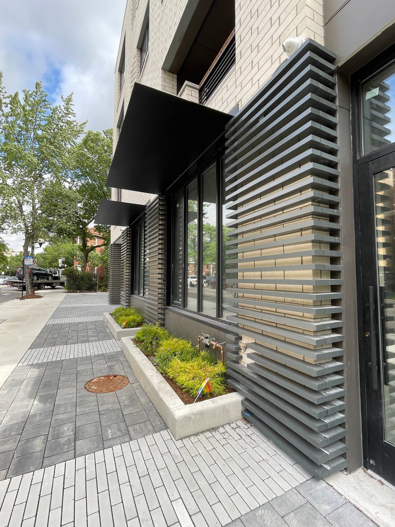 10 E Delaware