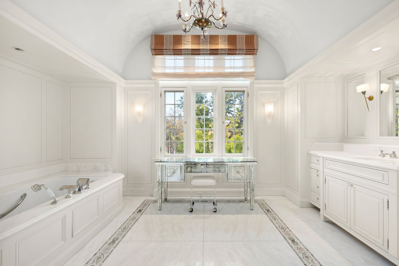 10301 Strathmore Dr, Holmby Hills