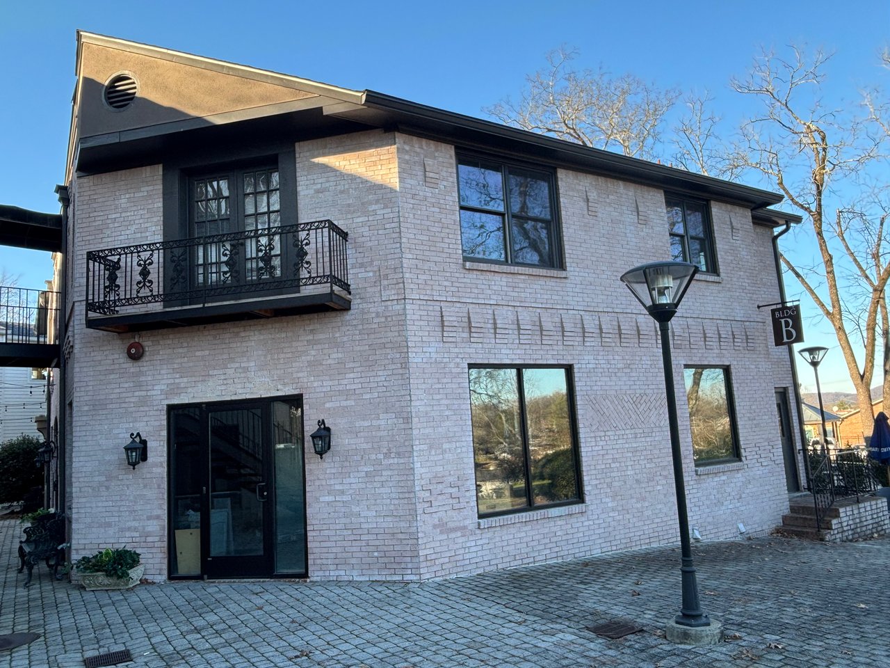 1143 Columbia Avenue