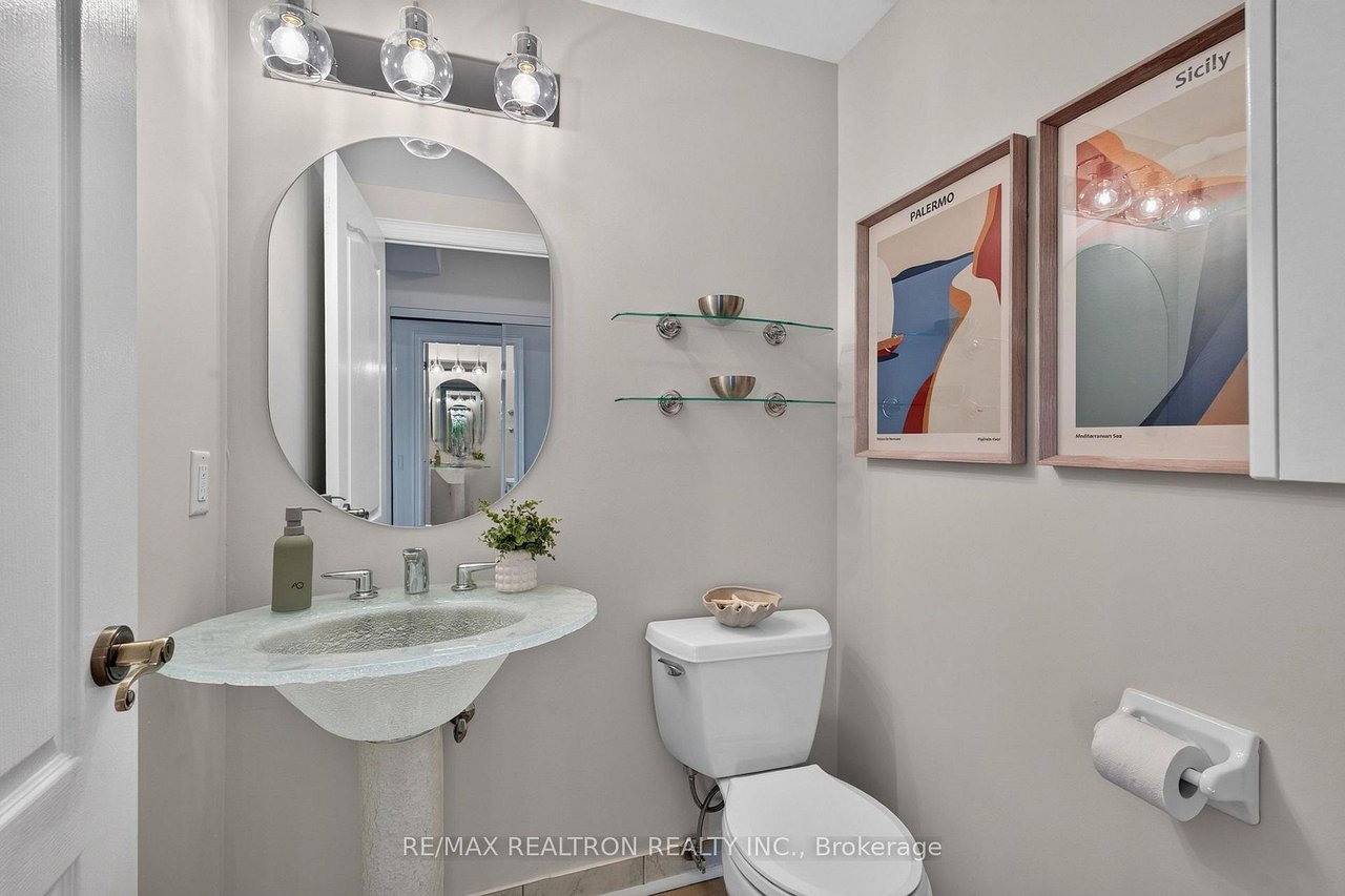 NORTH YORK LUXURY 