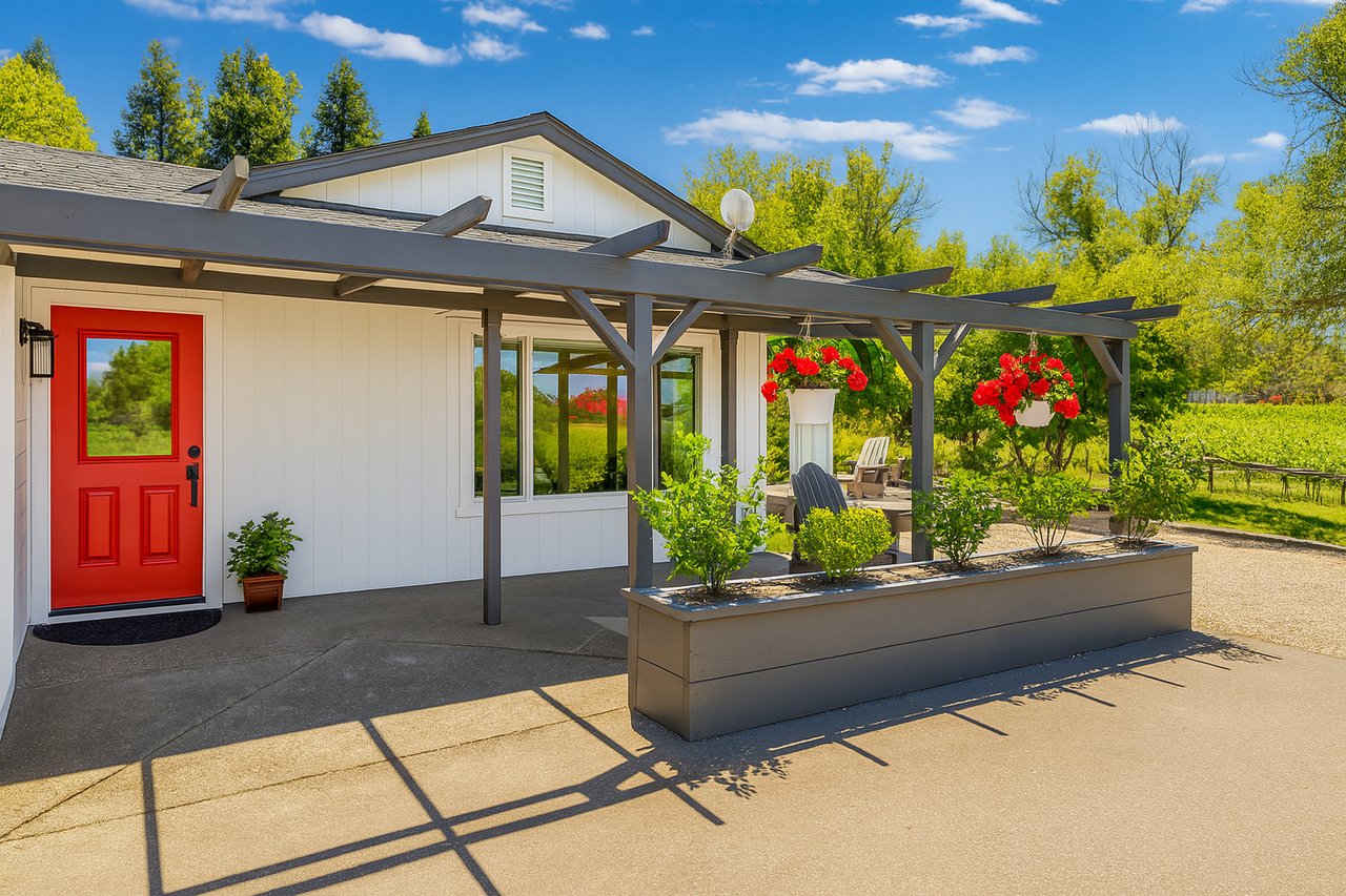725 Lytton Station