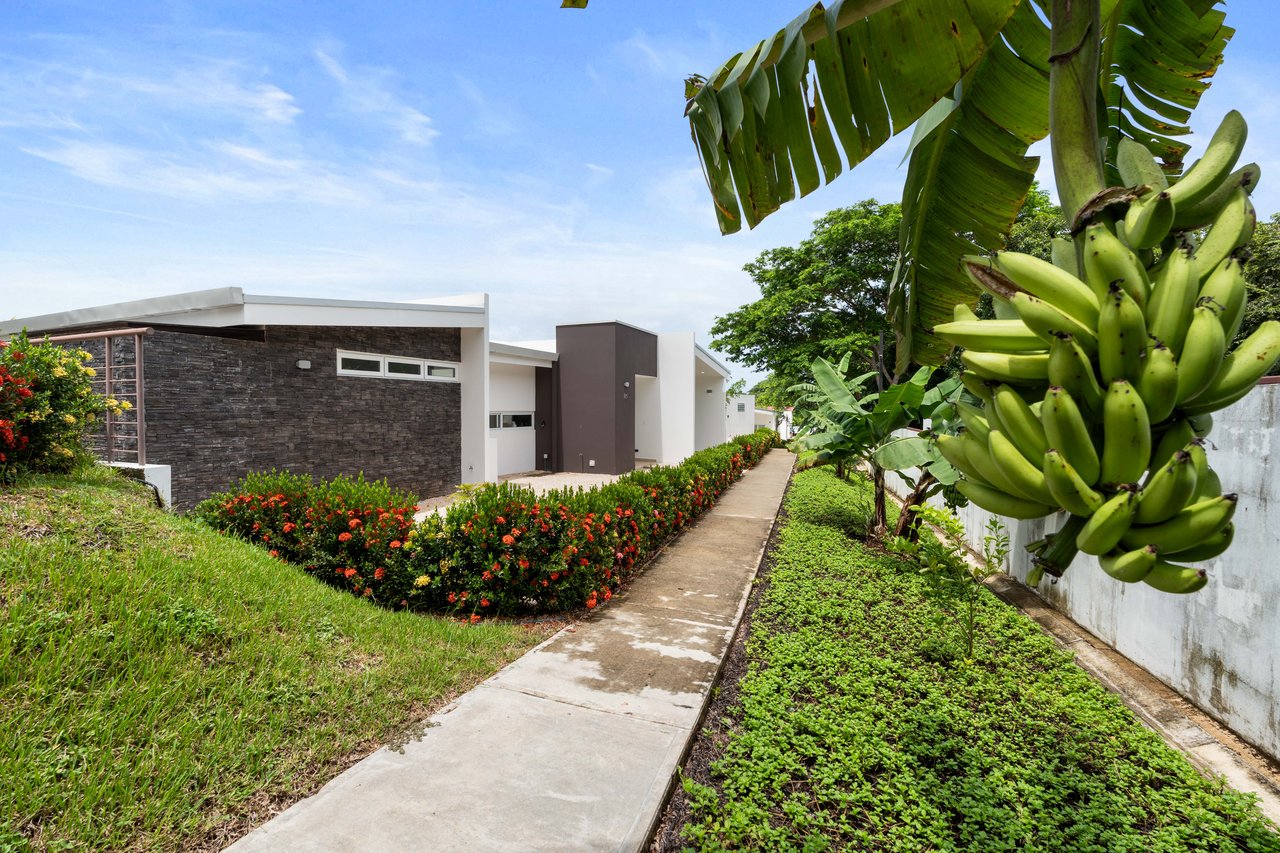 Enclave B5 | Modern 3-Bedroom Villa in Gated Community Near Avellanas Beach