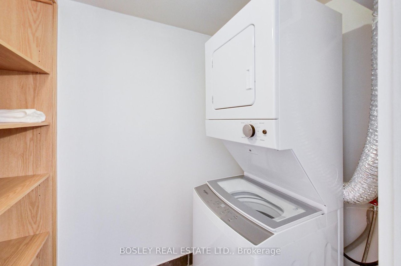 633 Bay St 2005