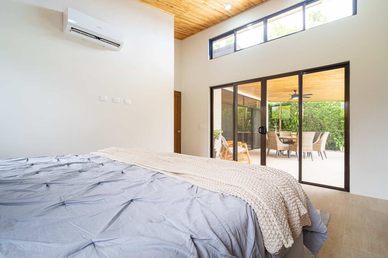 Uvita Tropical Urban Home, New Quality Build!