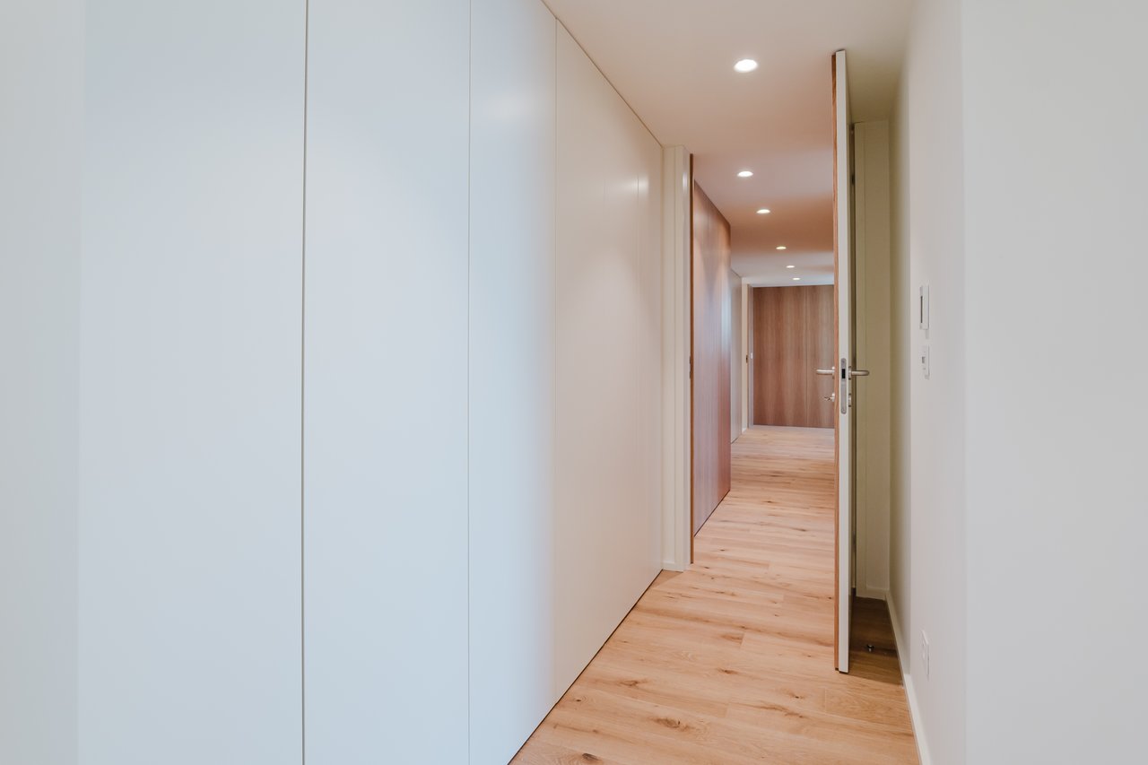 Elegant 3-Bedroom Sea-View Apartment with Large Terrace & Rooftop Pool in Vila Nova de Gaia