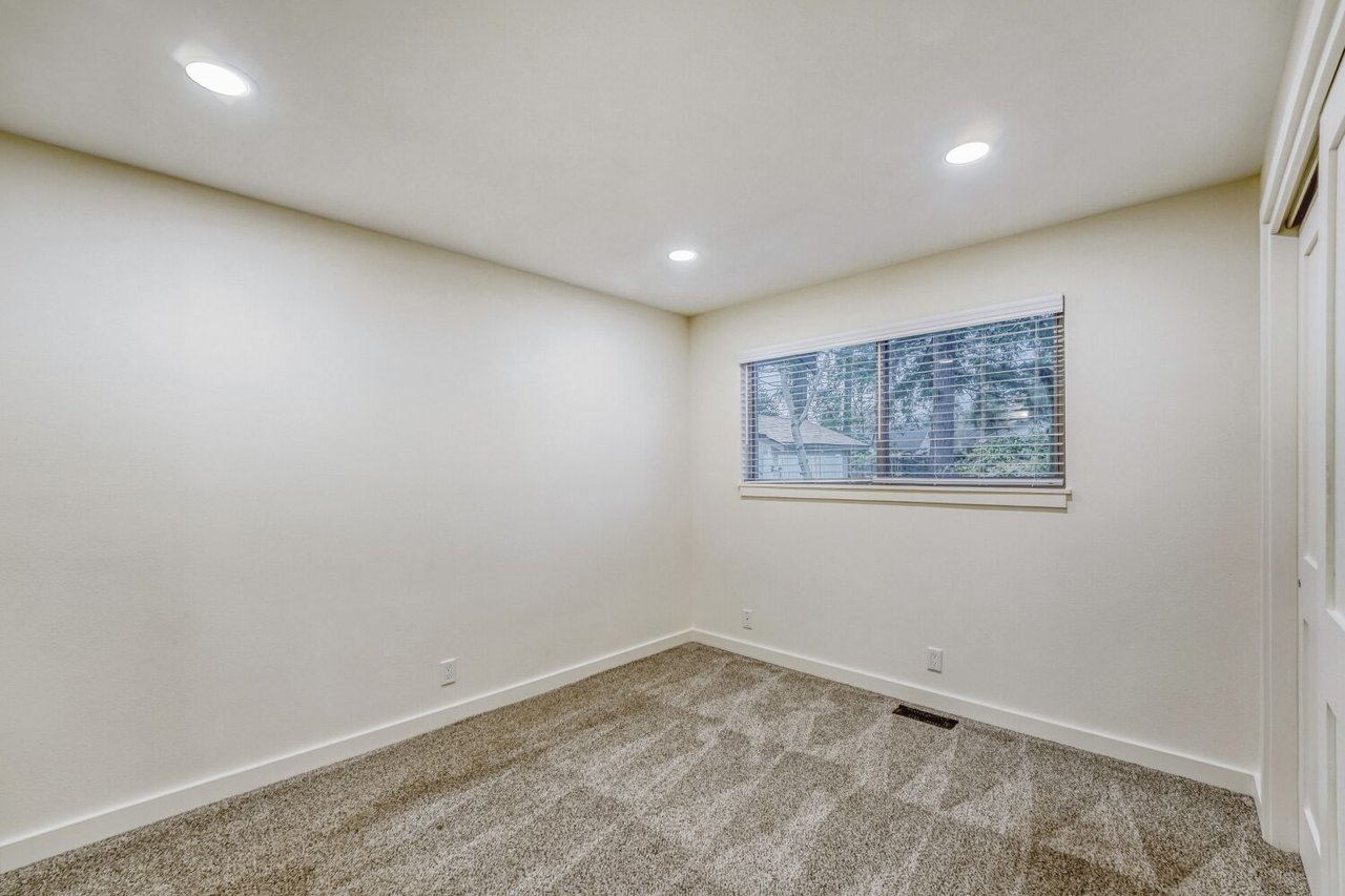 9632 S 216th St, Kent, WA 98031