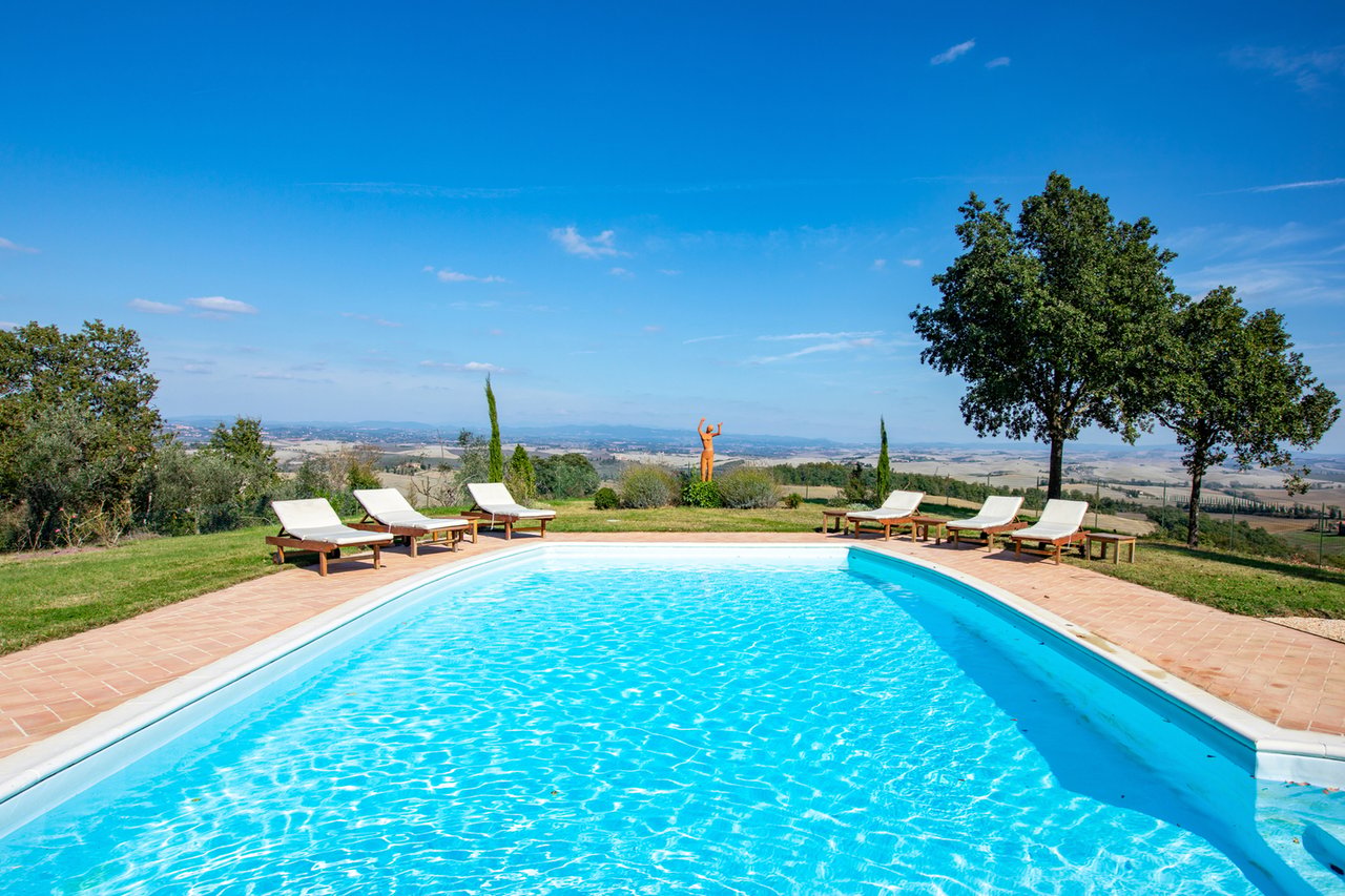 Country Luxury Home For Rent in Valdorcia