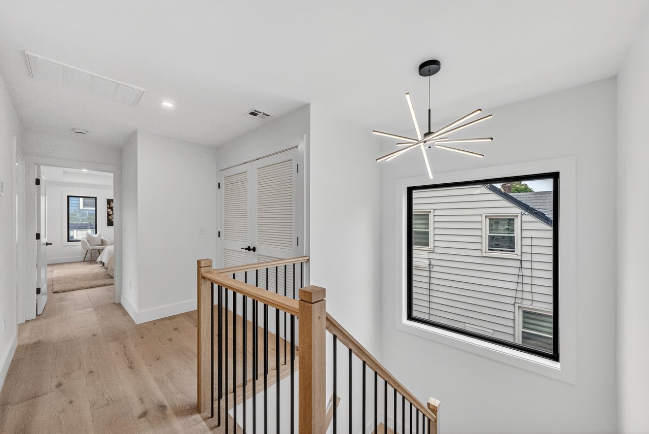 887 Linden Ave, Ridgefield, NJ 07657