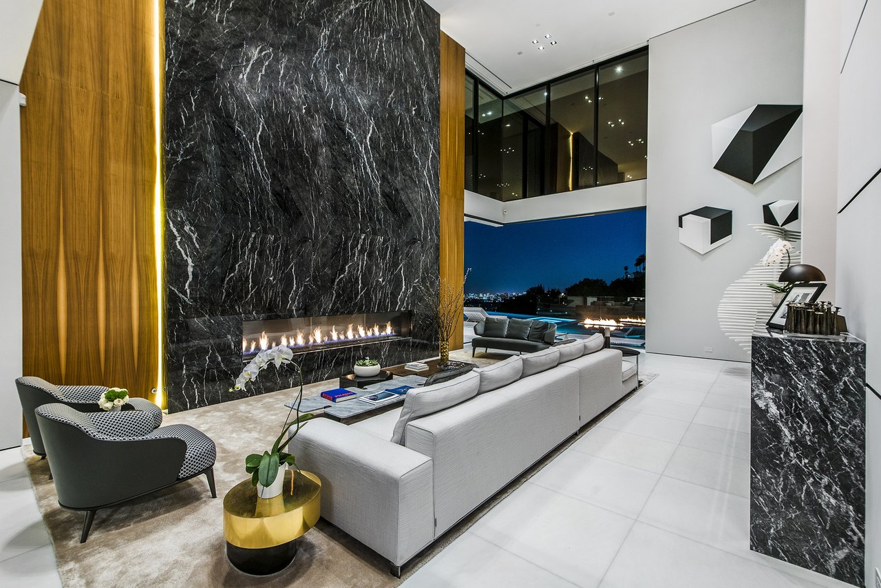 1677 N. Doheny Drive