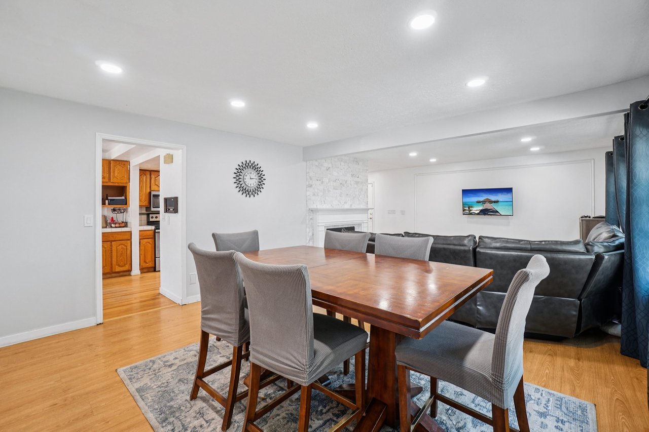 11343 S Clifford Cir