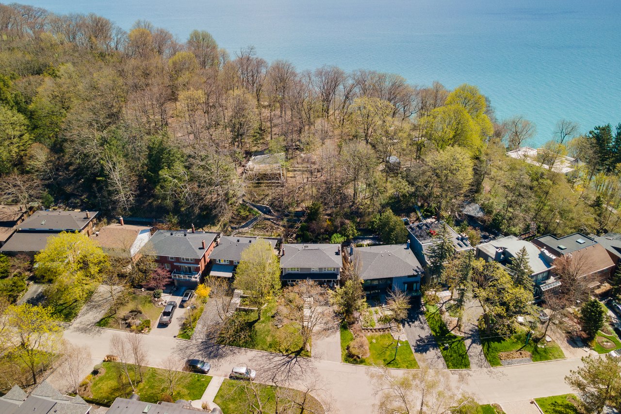 31 Fallingbrook Dr
