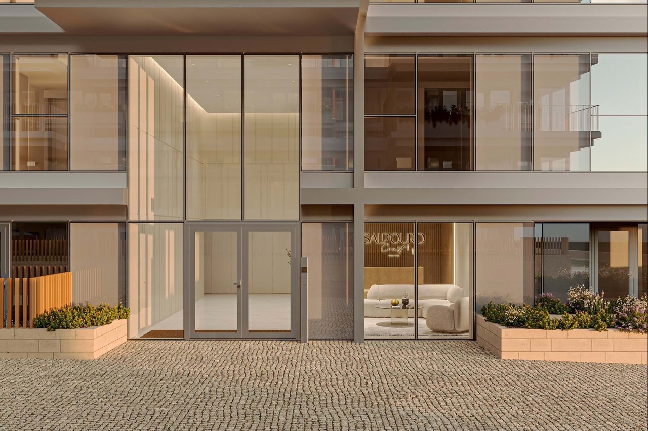 Bright 1-Bedroom Apartment with Balcony and Parking in Canidelo, Near Porto