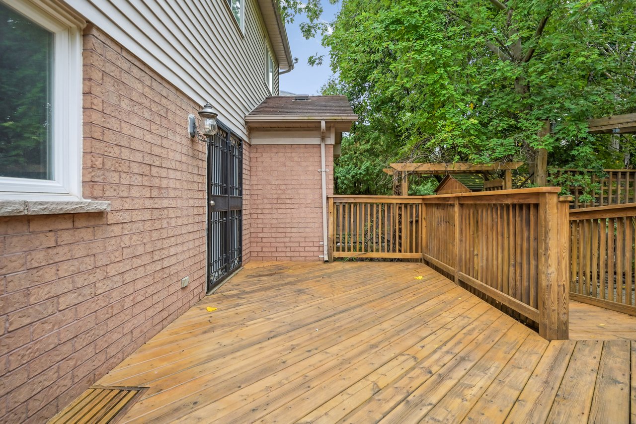 Detached Fixer Upper in River Oaks 