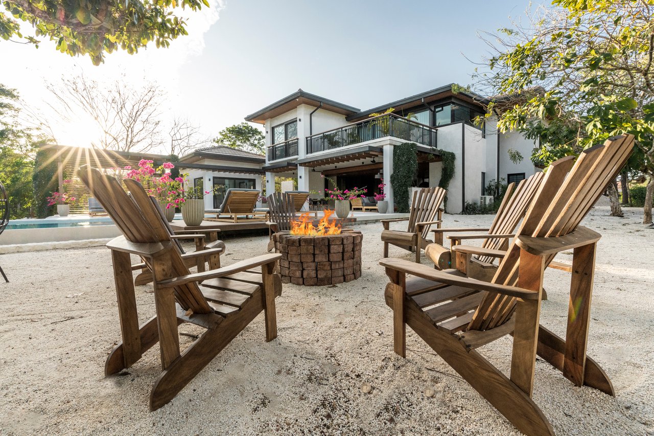 Villa Solana: Modern Luxury Steps from Playa Mansita in Hacienda Pinilla