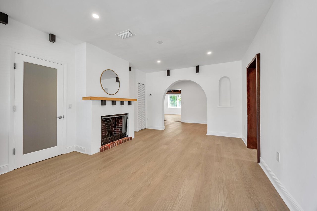 Move-In Ready in The Roads