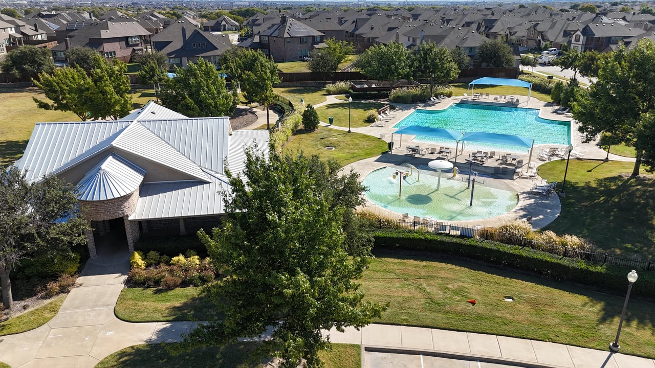 A community pool and community pavilion in Haslet Texas, courtesy of Cathy Carter, Carter Signature Properties