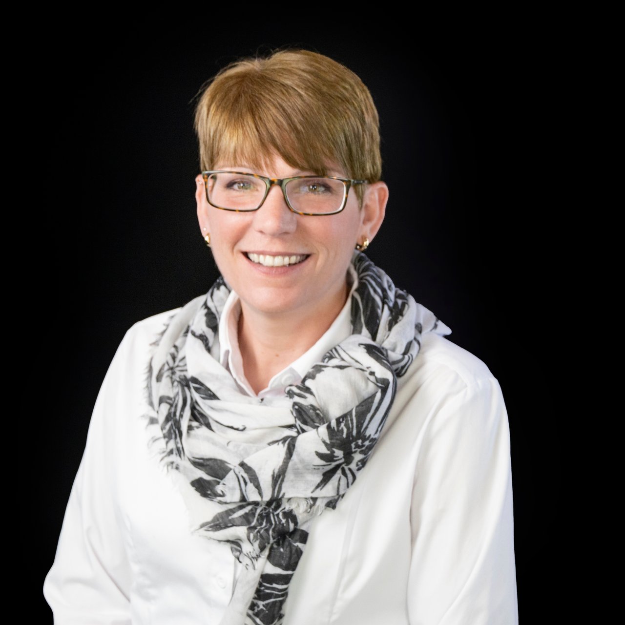 Jennie Hollister Big Rapids, MI Real Estate Office Manager Headshot
