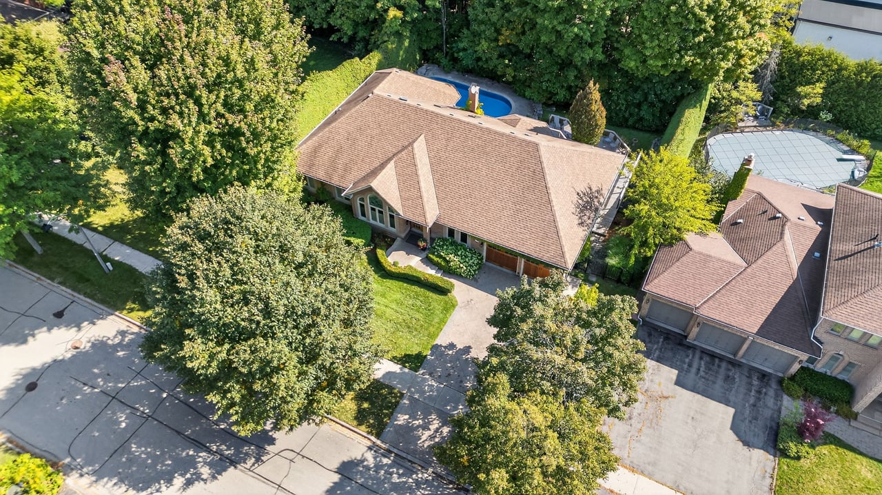 6 Falling Leaf Crt, Aurora