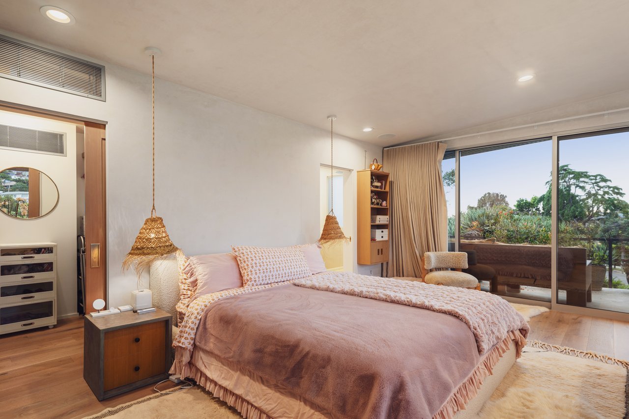 295 Mabery Rd, Santa Monica