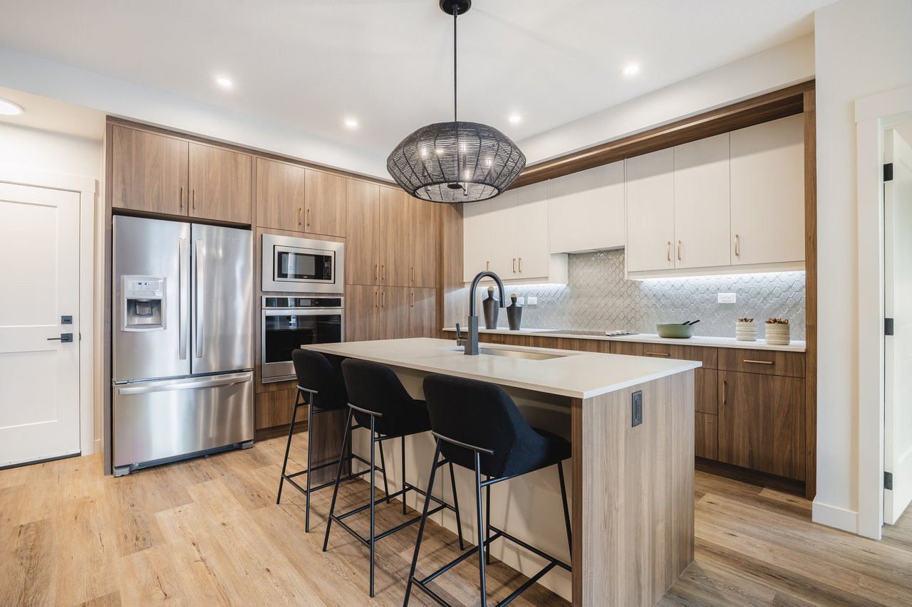 106 - 10 Cascade Ridge | Altitude at Three Sisters