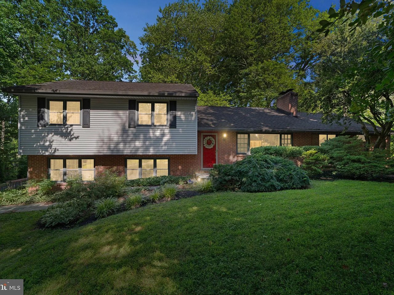 111 Warwick Dr