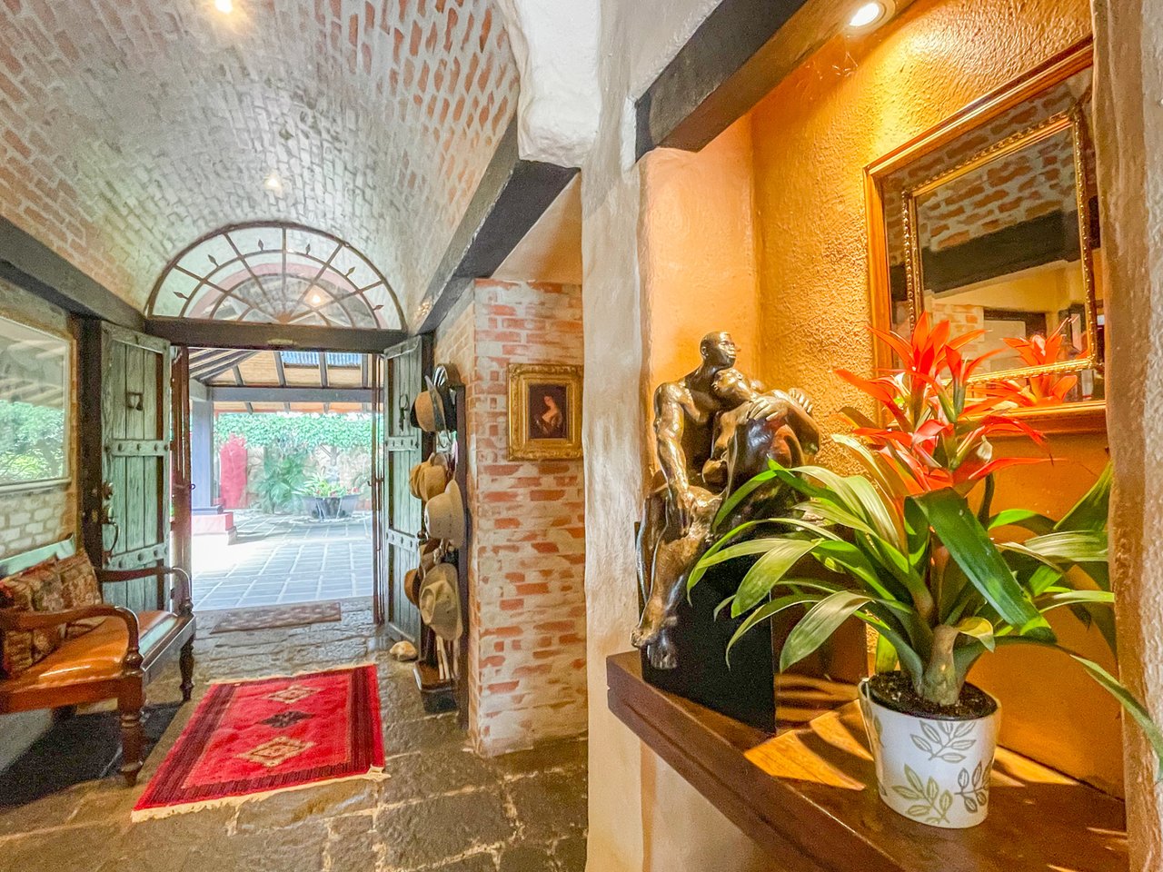 Fully Furnished Luxury Home