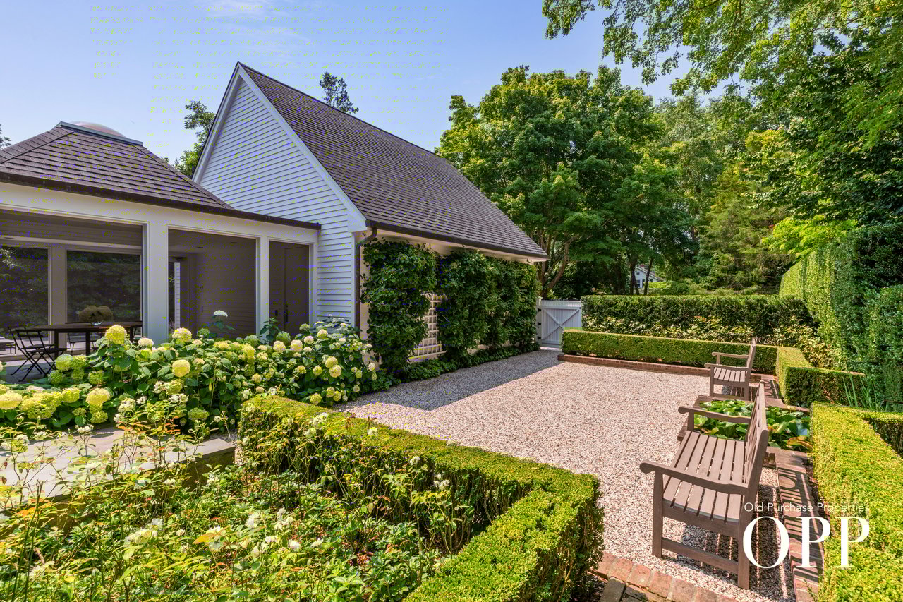 HIGHEST NON-WATERFRONT SALE IN BELLPORT VILLAGE