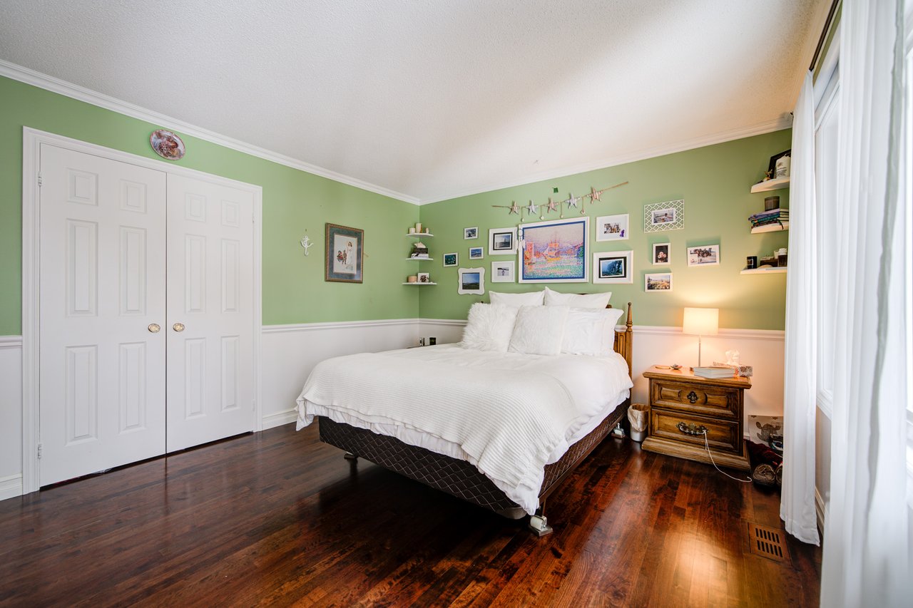 1296 Mapleridge Cres