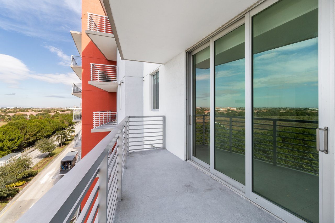 MIDTOWN DORAL CONDO