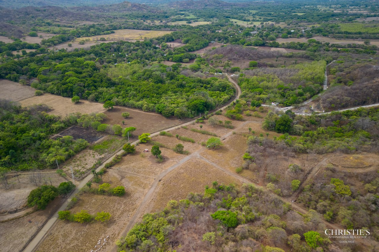 Commercial and Residential Lot for Sale in Colinas del Coyolar
