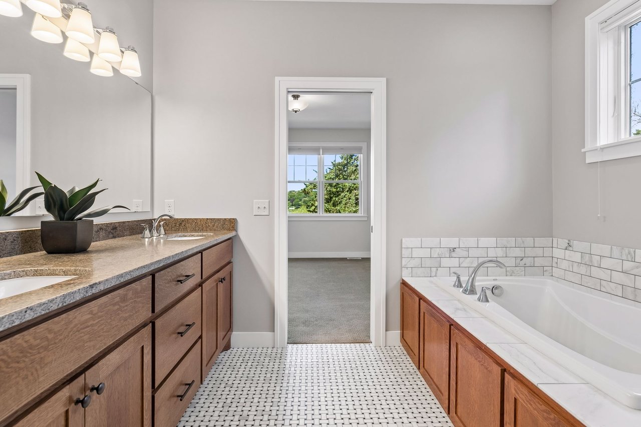 Lake Minnetonka Living: Beautiful Lakeshore Home Now Available for Rent in Orono